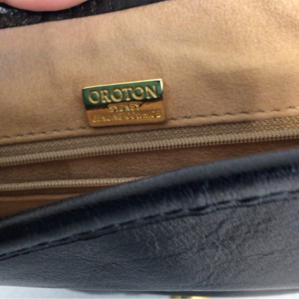 OROTON AUSTRALIA BLACK LEATHER BUCKET MESSENGER PURSE EXCELLENT CONDITION - Picture 8 of 9